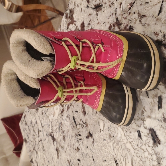 Gently used kids Sorel winter boots - Picture 3 of 4